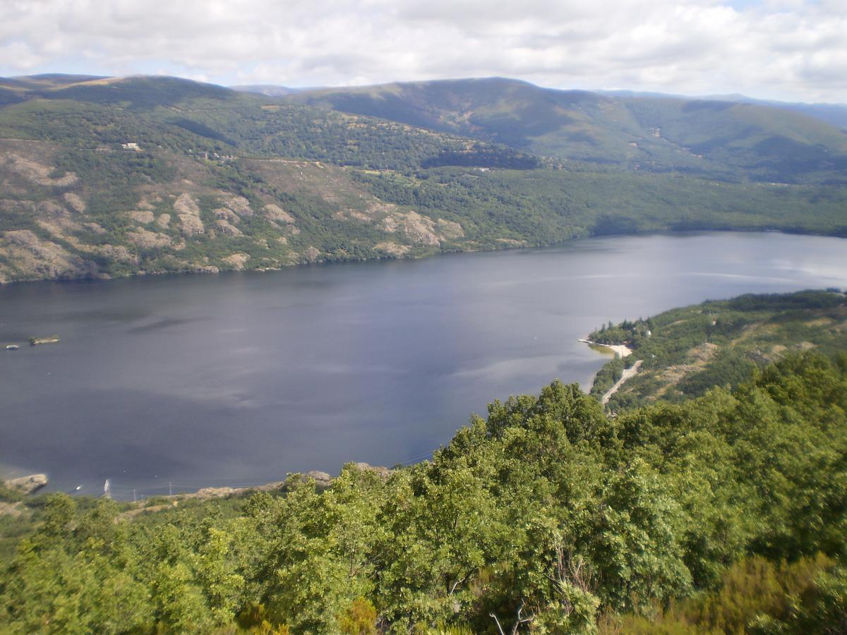 Cabanas Madarsu Vigo de Sanabria ภายนอก รูปภาพ